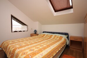 Schlafzimmer 1