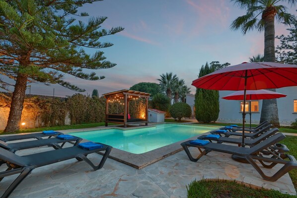 Garden and swimming pool