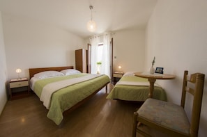 Schlafzimmer 2