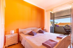 Schlafzimmer 1