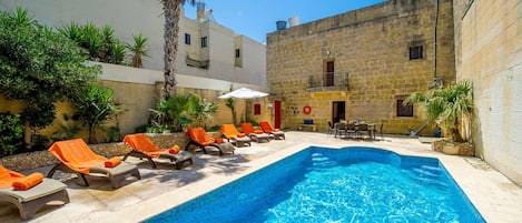 Malta holiday farmhouse with pool