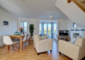 Comfortable sitting room and dining area