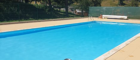 la piscine de la résidence eau chauffée  27 degrés en été -Accés gratuit 