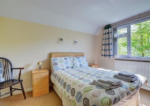 Spacious double bedroom