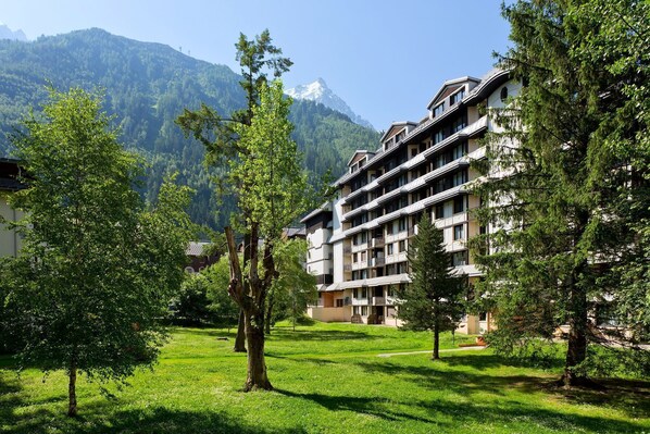 Chamois Blanc building