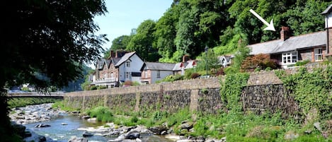 Summerville is a tastefully modernised 19th century cottage in a superb location beside the cascading East Lyn River 