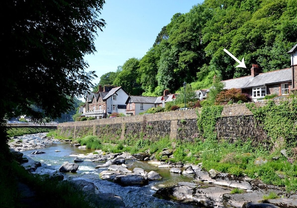 Summerville is a tastefully modernised 19th century cottage in a superb location beside the cascading East Lyn River 