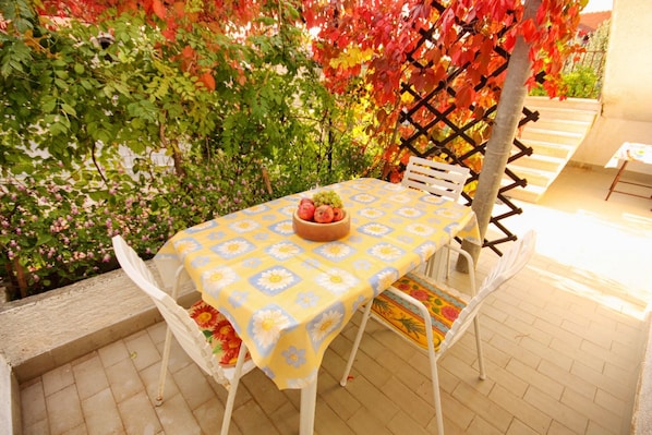 Outdoor dining