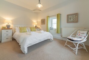 First floor: Bedroom with 5' king-size bed