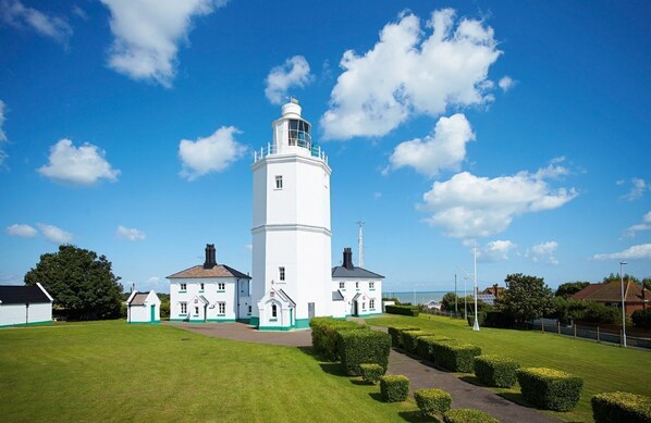 Lodesman Cottage is to the left of the lighthouse