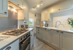 Ground floor: Fully equipped kitchen