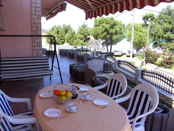 Outdoor dining