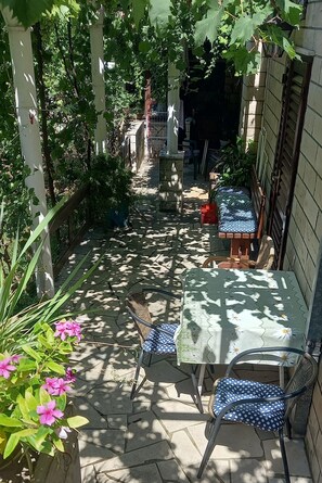 屋外ダイニングエリア