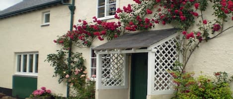 Forge Cottage, Wootton Courtenay