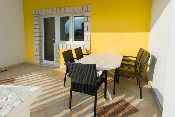 Outdoor dining