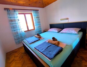 Schlafzimmer 1