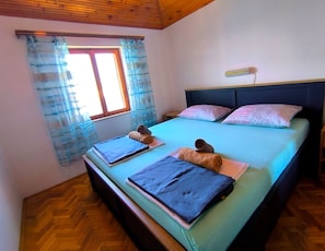Schlafzimmer 1