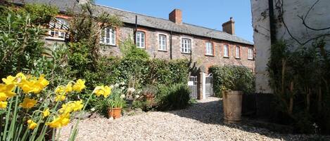 Grace Cottage entrance off The Drang