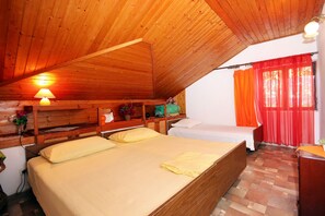 Schlafzimmer 1