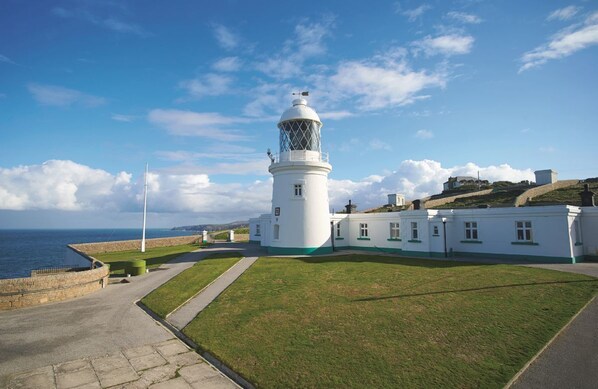 Pendeen Lighthouse site and cottages