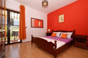 Schlafzimmer 1