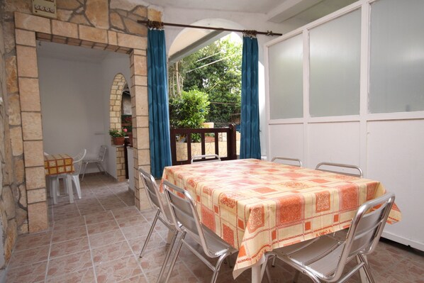 Outdoor dining