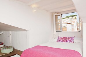 The upper bedroom features a comfortable double bed and a fantastic view over the Castle and downtown’s vibrant rooftops