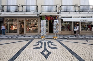 Building entrance at Rua Augusta, conveniently located at Baixa-Chiado at the major tourist streets of Lisbon and in-between Rossio and Terreiro do Paço