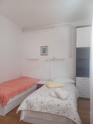 Schlafzimmer 2