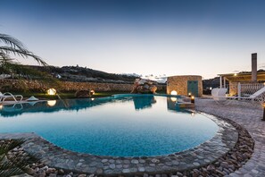 Pool and entertaining area. 