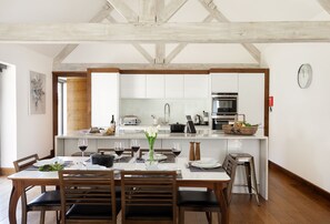 Open-plan sitting room, dining area and kitchen