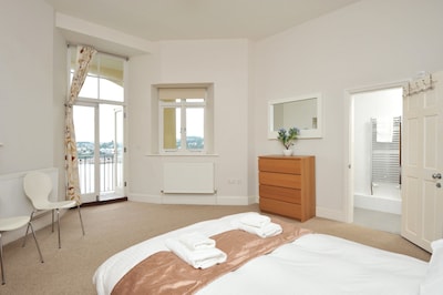 14 Astor House - stunning sea views from large balcony with stylish two bed premier apartment close