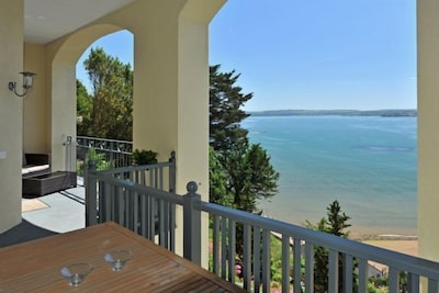 14 Astor House - stunning sea views from large balcony with stylish two bed premier apartment close