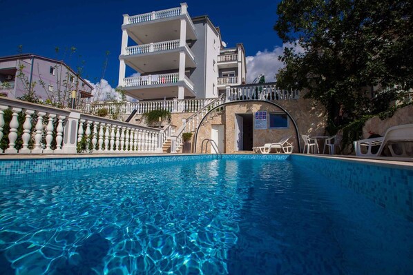 swimming pool