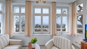 verglaste Veranda mit Seeblick