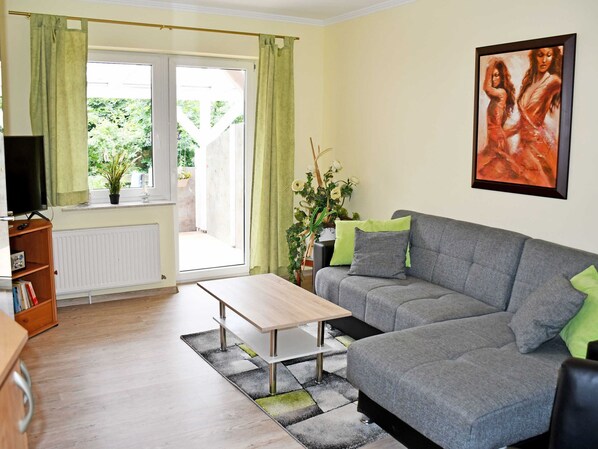  01 Ferienwohnung mit Terrasse EG  