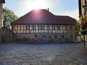Naturstein Fachwerkhaus