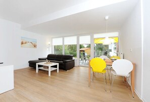 Wohnraum mit integrierter Küche