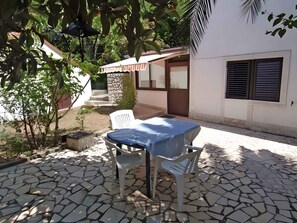 terrasse avec meubles de jardin