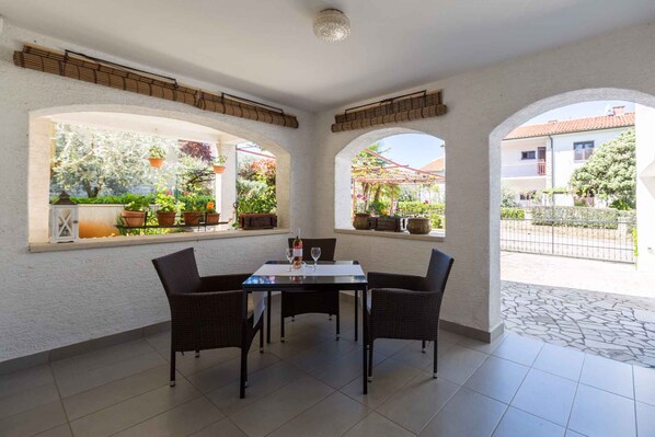 Outdoor dining