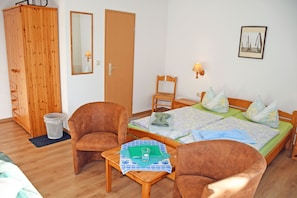 05 Doppelzimmer mit Terrasse