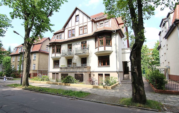Łabędź (LA16)