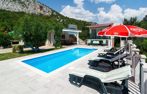 pool