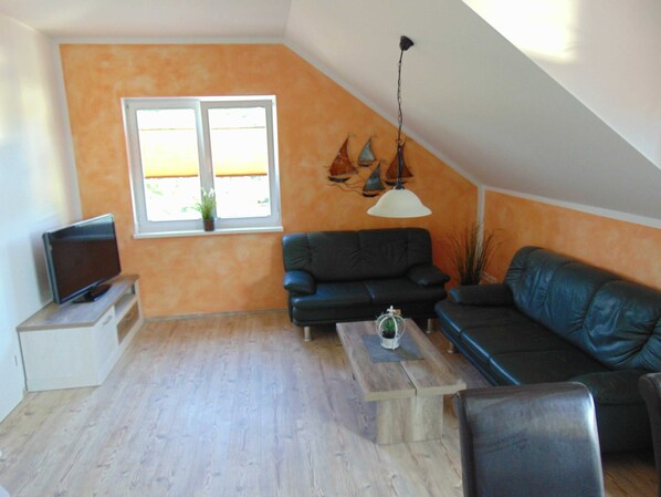 Wohnzimmer - TV + Couch