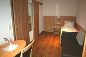 Einzelbettschlafzimmer, Zusatzbett möglich