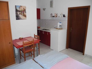 living/bedroom