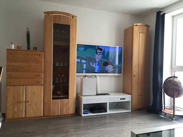 Wohnzimmer mit Flatscreen