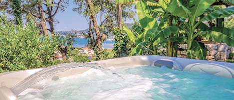 hot-tub