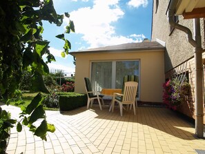 Die möblierte Terrasse