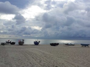 ...nur 400m durch den Wald zum Strand...